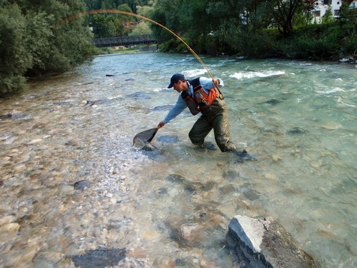 fly-fishing-280718_1920.jpg
